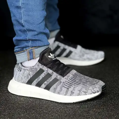 Clearance adidas originals sneakers swift run 2025