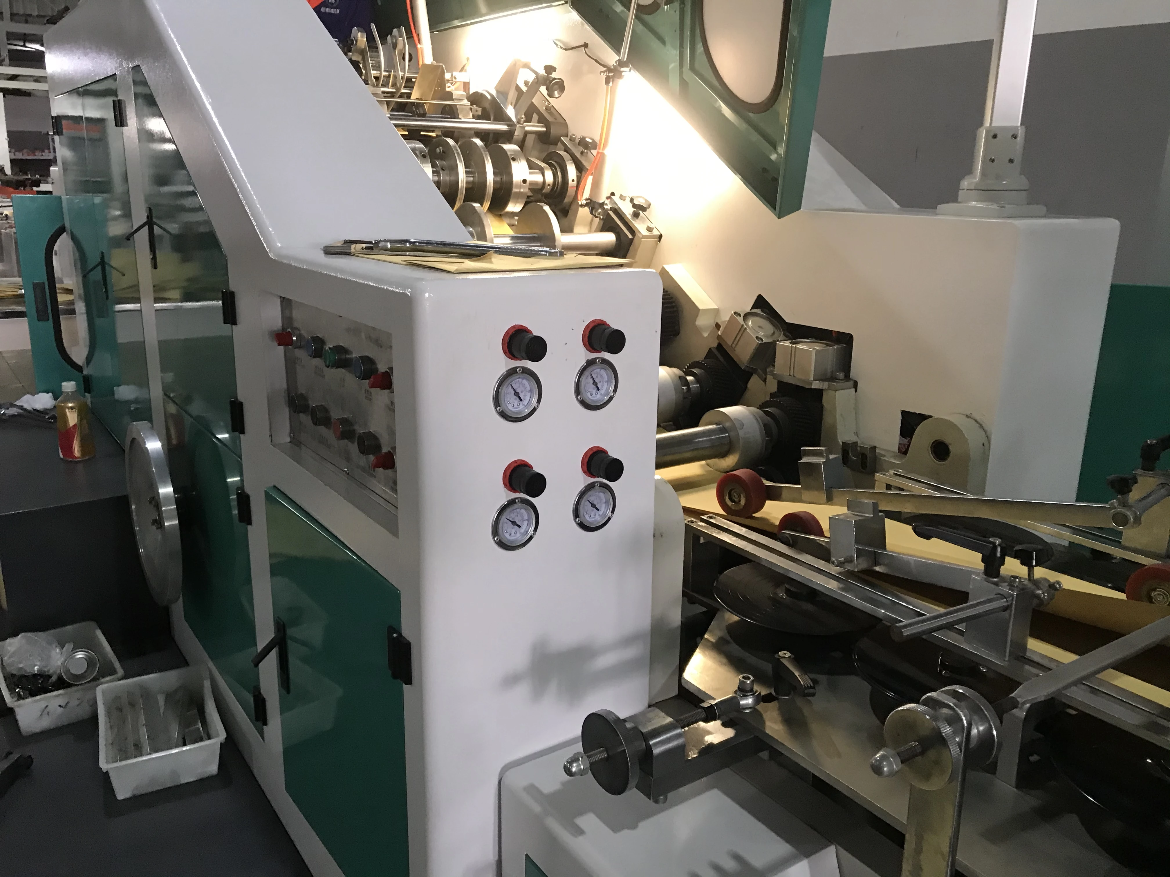 Полностью автоматическая машина для изготовления пищевых бумажных пакетов по