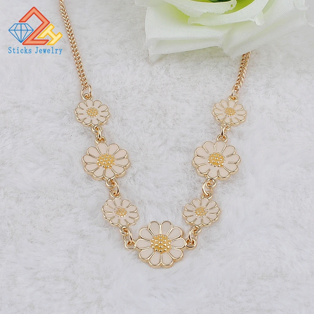 

Sticks Jewelry Brand Charm 7 Flowers Trendy Necklace Zinc Alloy Goldplate Choker Pendant for Women