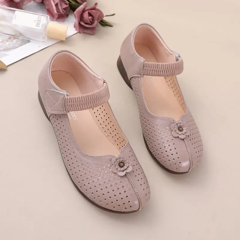 Women's Leather Flats Shoes Comfortable Hollow Breathable Summer Ladies Flats Sandals Fashion Mother Shoes Non-slip Moccasins