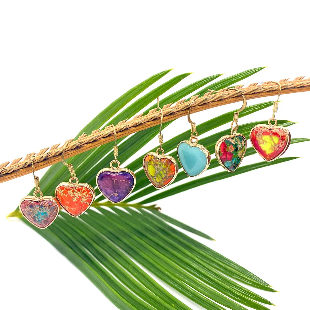 Серьги-гвоздики из натурального персикового камня в форме сердца 16 х16 мм |