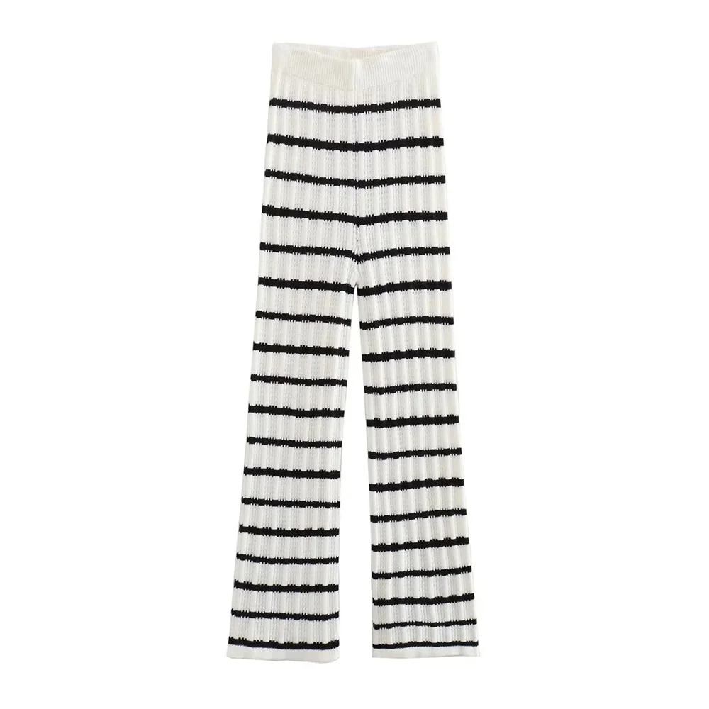 Женский трикотажный жилет в полоску с V-образным вырезом