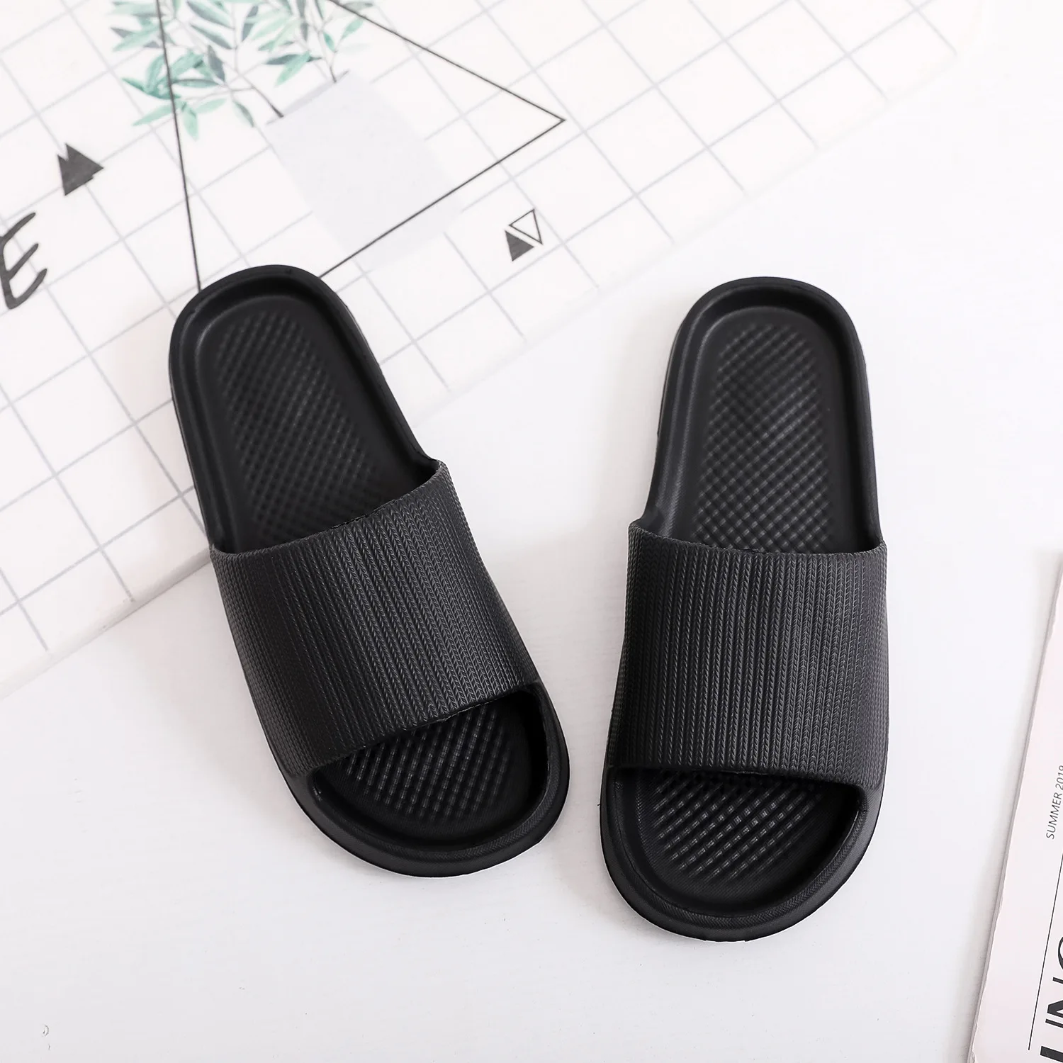 Мягкие домашние тапочки мужские летние нескользящие для ванной сандалии отеля