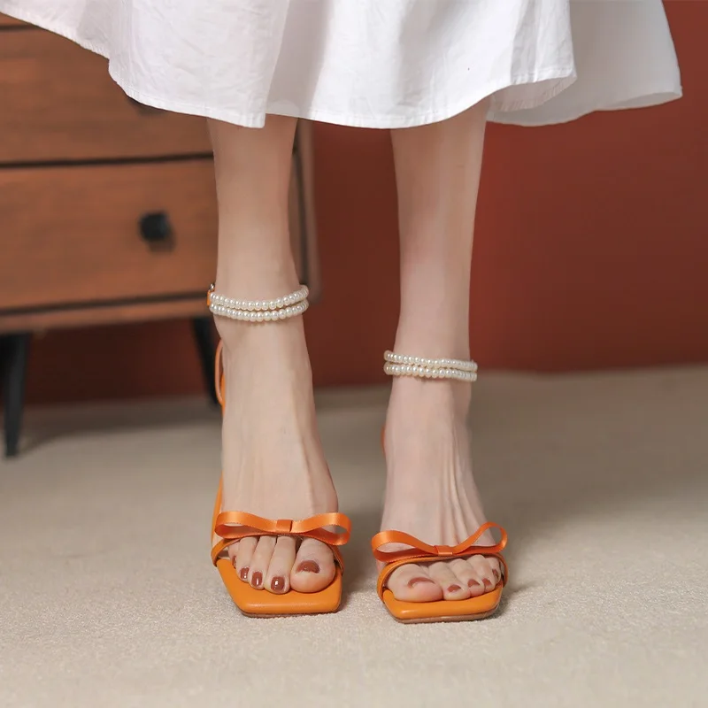

Сандалии женские из воловьей кожи, простые босоножки с жемчугом, элегантная повседневная обувь во французском стиле, с ремешком с пряжкой, размер 40, летняя обувь