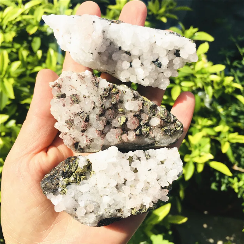 

Natural crystal white stone flower clusters associated with pyrite