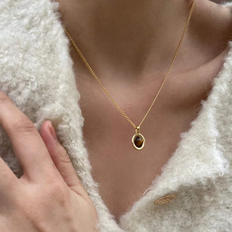 

Summer French Natural Tiger Eye Stone Fritillaria Necklace for Female Minority Retro Ins Advanced Layered Collar Chain