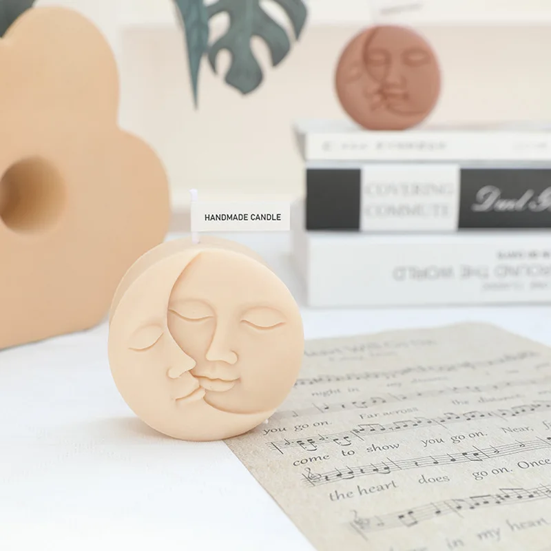 Свечи соевые в скандинавском стиле с изображением Луны и лица |