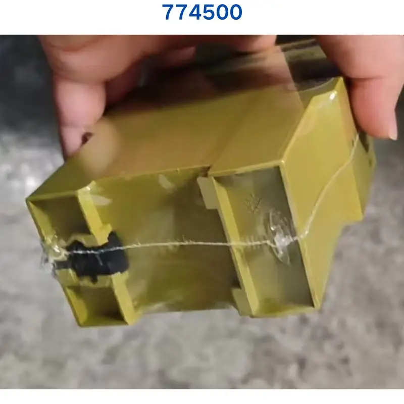 Совершенно новое реле PILZ PNOZ XV2 774500