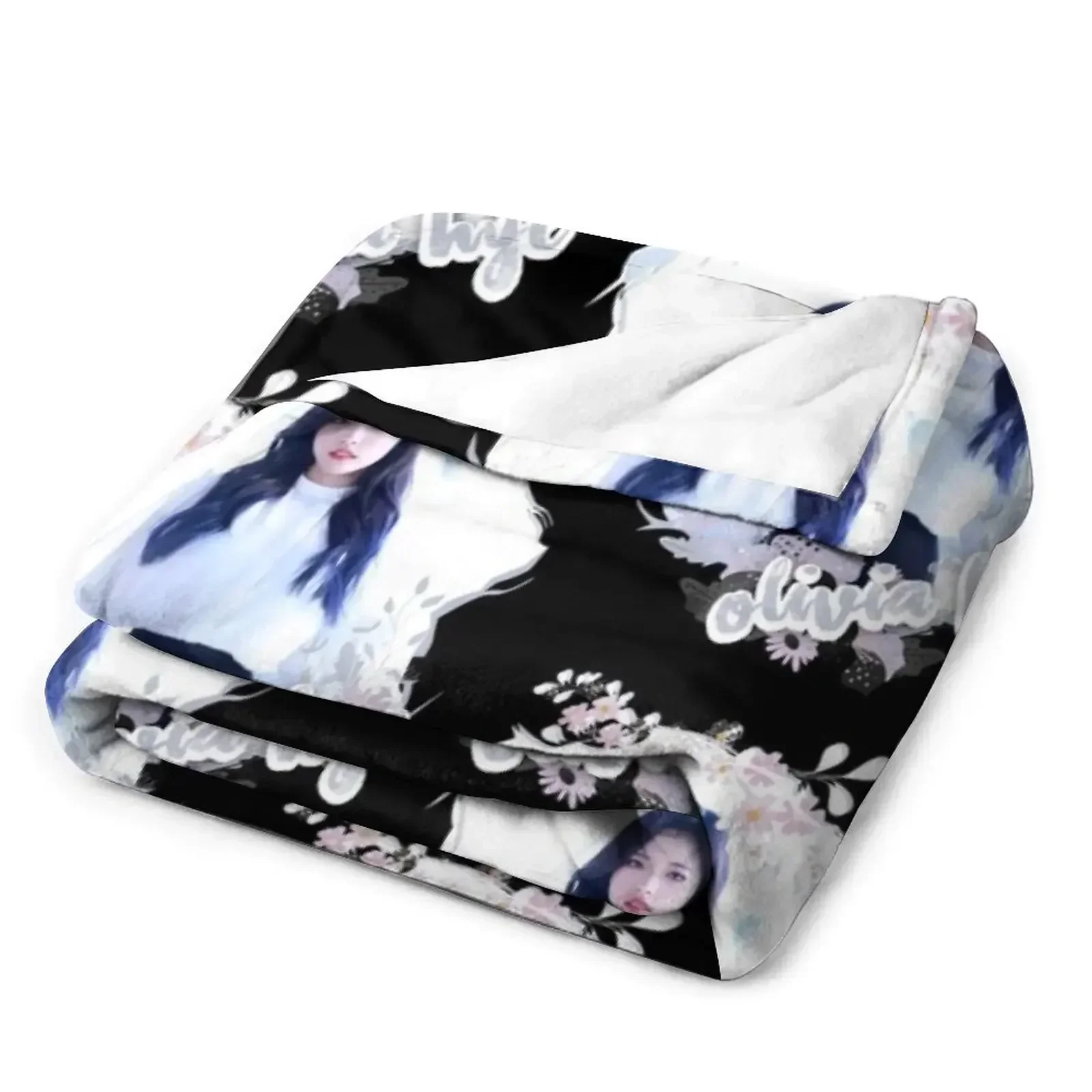 Loona - Olivia Hye плед из плюша