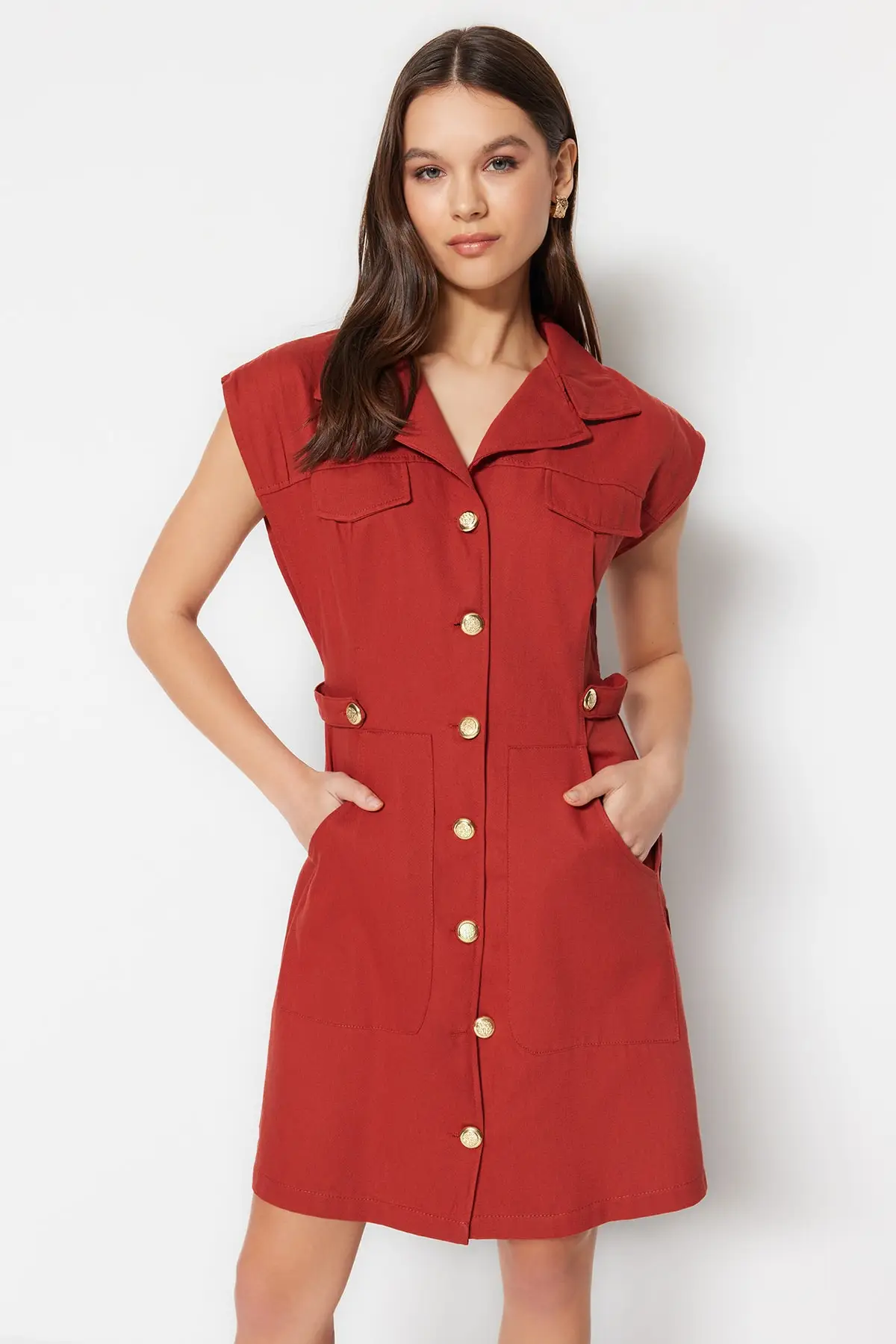 

Платье-рубашка на пуговицах, с воротником-стойкой