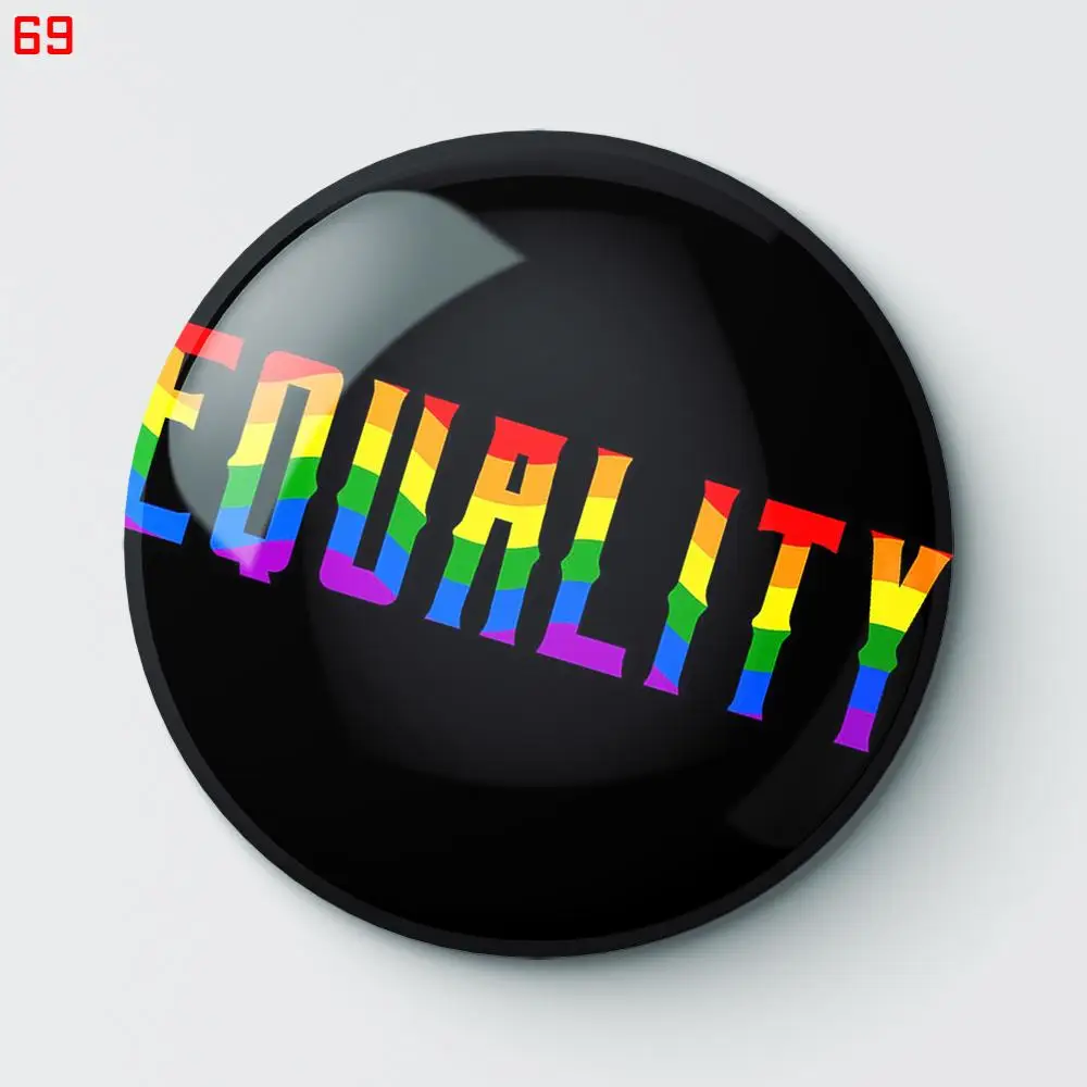 

Модные броши-булавки на пуговицах PRIDE year 00069