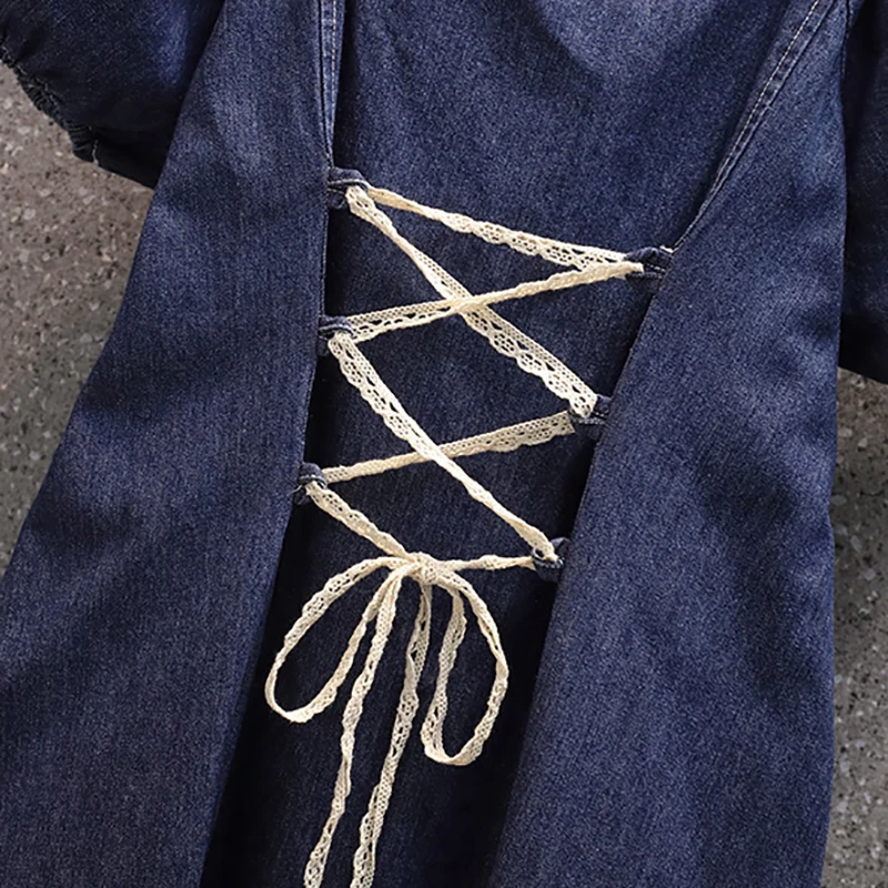 Женское джинсовое мини-платье с рукавами-фонариками и квадратным вырезом