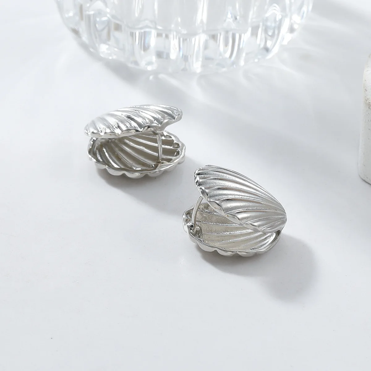 Серьги-гвоздики DIGADAGU горный хрусталь