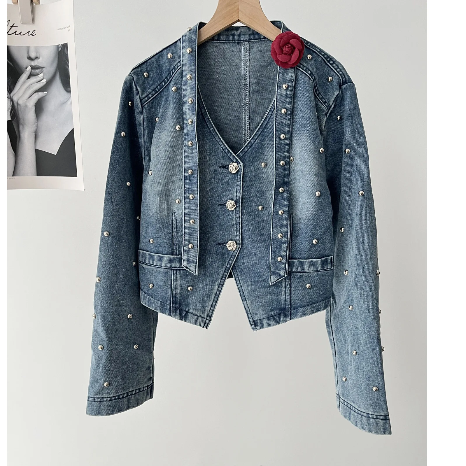 Pure Yuan Same Sle as Stars Design Джинсовое пальто с заклепками Женское осеннее новое