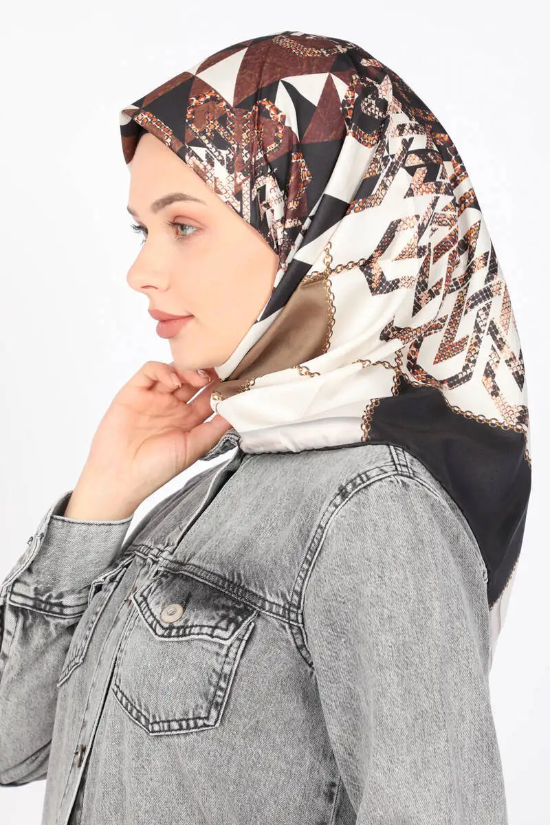 

ShantuQ Patterned Twill Scarf BlackEcru