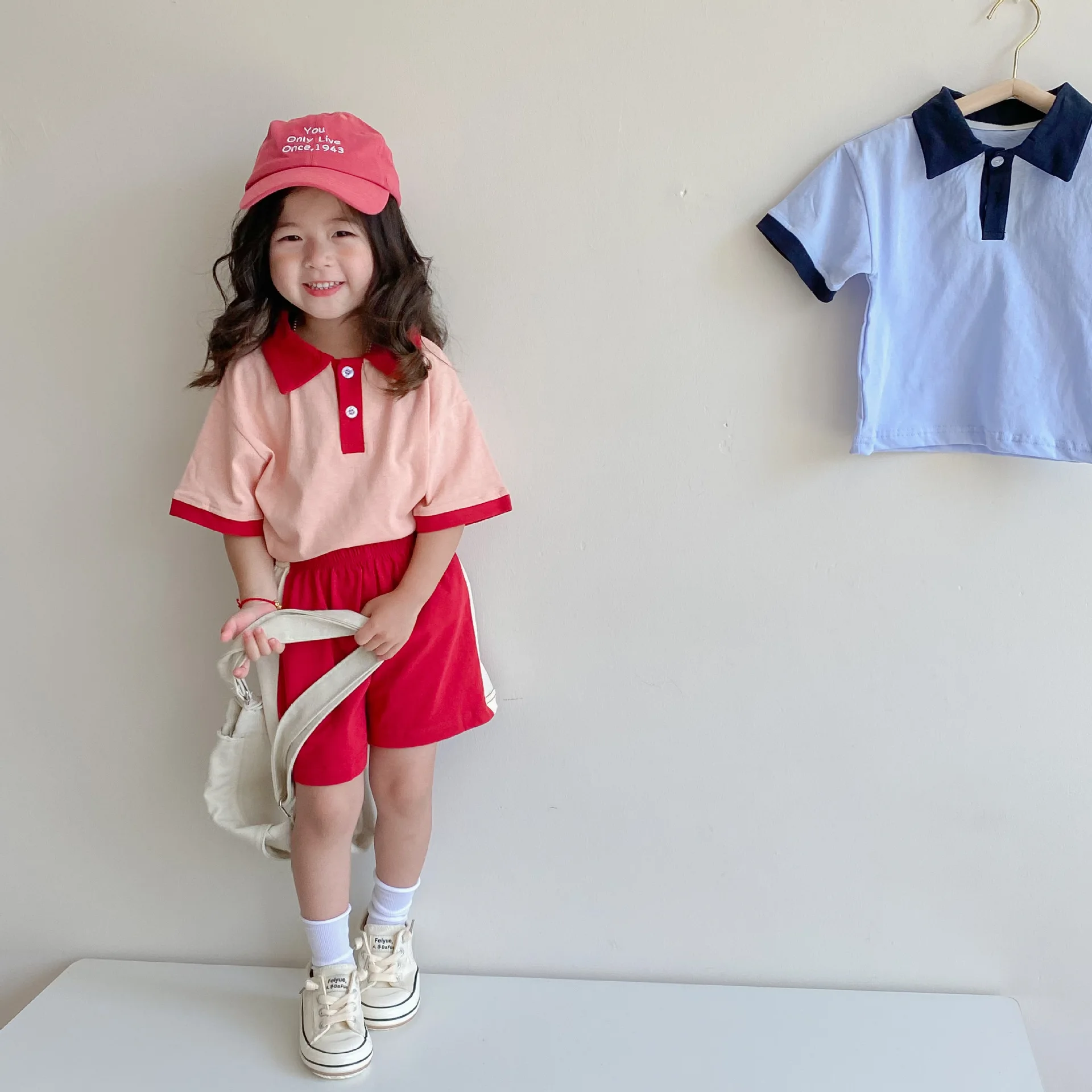 

Детский спортивный костюм, лето 2022, шорты с коротким рукавом в студенческом стиле для мальчиков и девочек, повседневный костюм из двух предм...