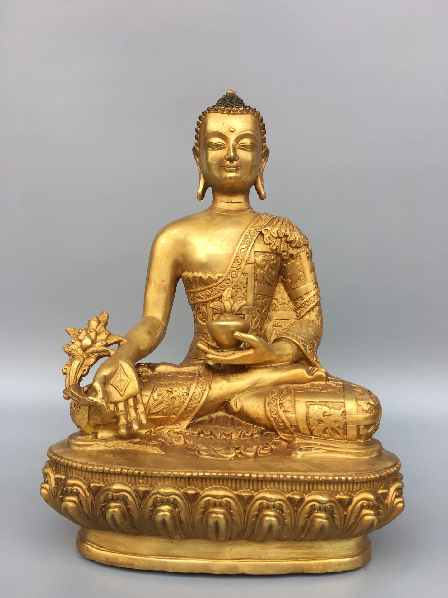 

11"Tibet Temple Collection Old Bronze Gilding Medicine Buddha Lotus Stage Sitting Buddha Worship Hall Town house Exorcism