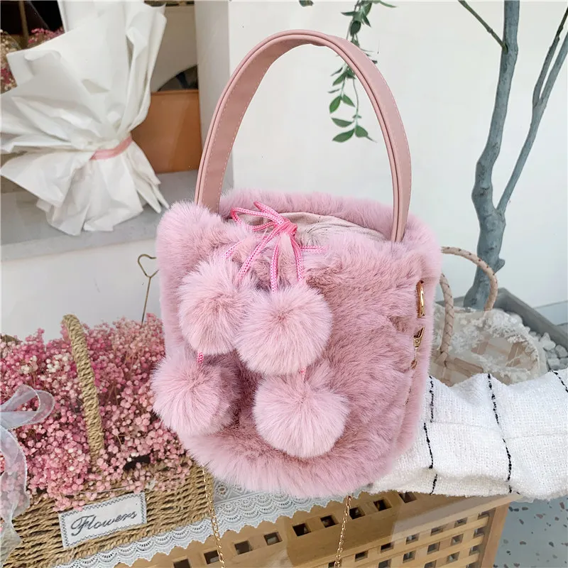 

Cute Women Solid Color Shoulder Bag 2023 Winter Soft Plush Bucket Bag Faux Fur Shopping Bag Large Capacity Fluffy Chain Bags