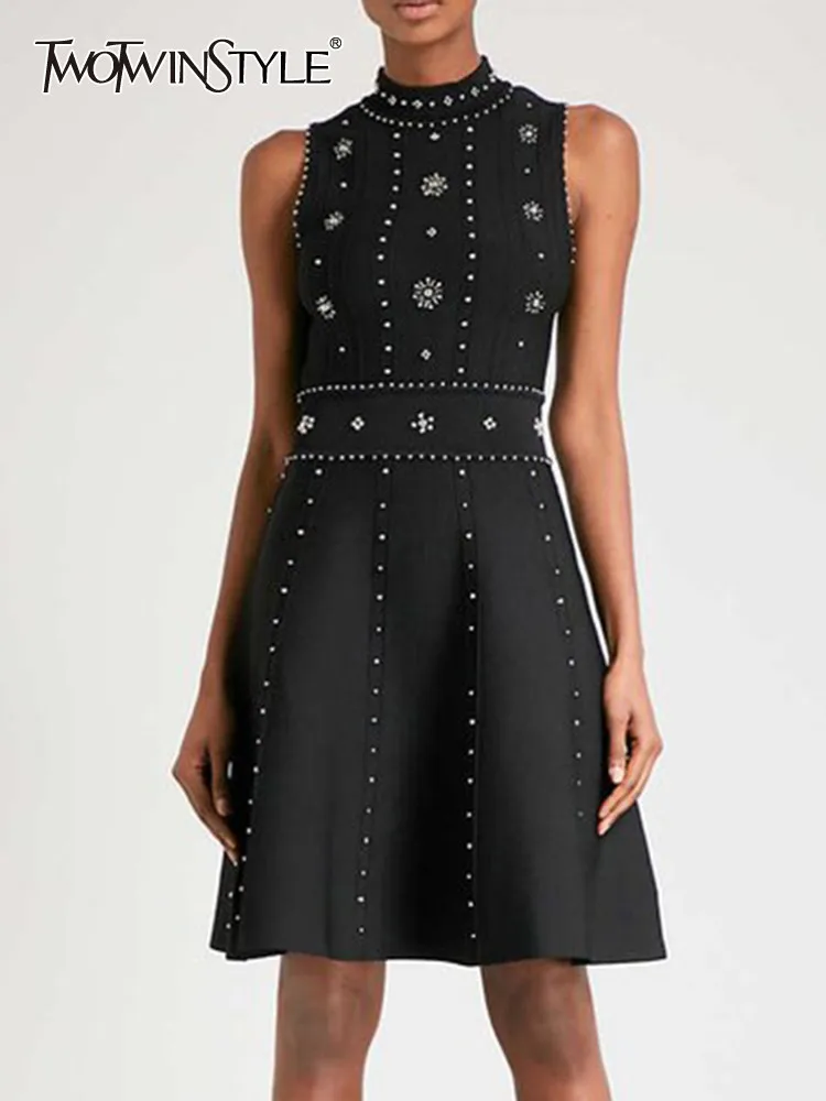 Женское платье с вышивкой TWOTWINSTYLE Летнее мини-платье круглым вырезом и высокой