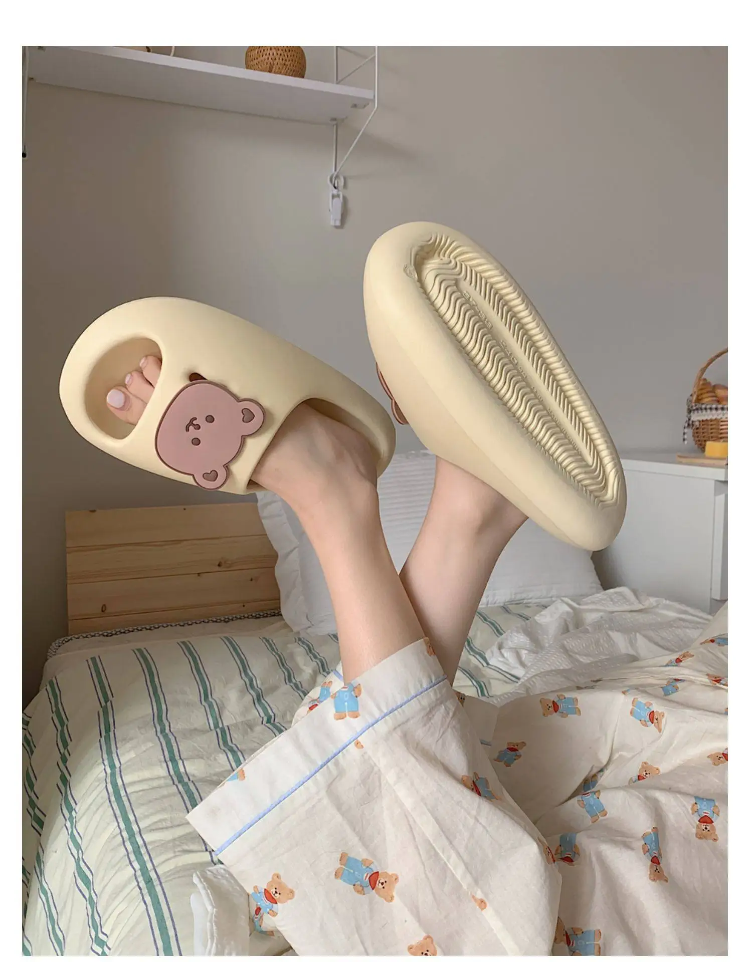 2023 New Bear Slippers Summer Women Slippers Soft Soles Comfortable Home Outdoor Slippers Cartoon Cute Beach Sandals Slippers