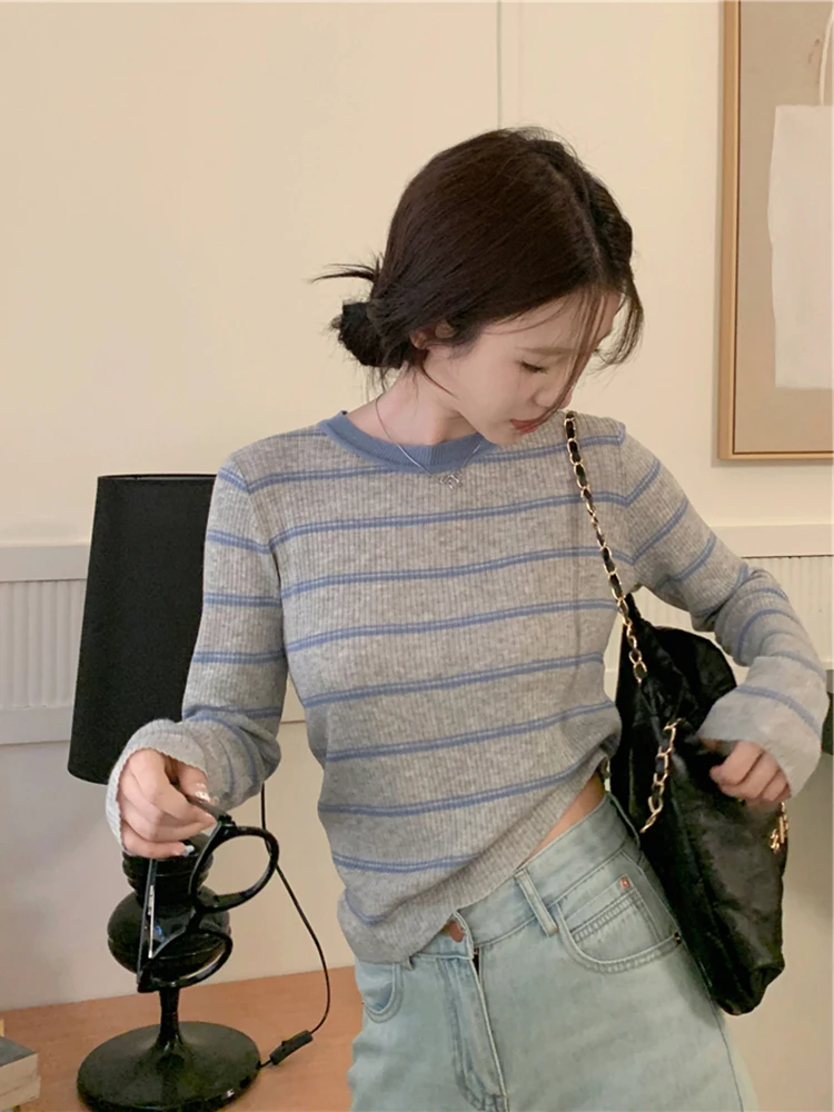 Женский вязаный свитер в полоску осень и зима 2024 новый маленький облегающий крой