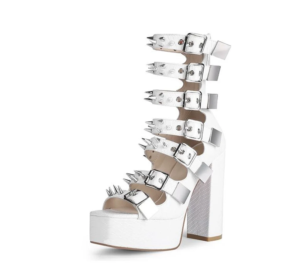 Женские летние босоножки с квадратным носком заклепками и молнией сзади