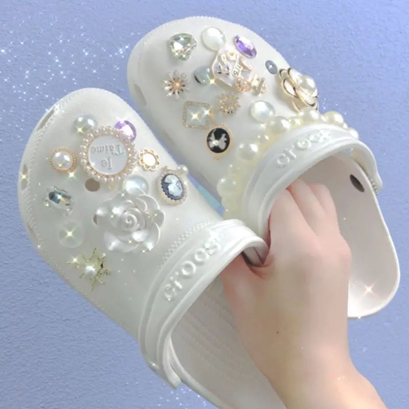 Luxury Shoes Charms Designer DIY Elegant Charms for Crocs Flower Clogs Shoe Buckle Decoration Pearl Shoes Chain Bundle Women