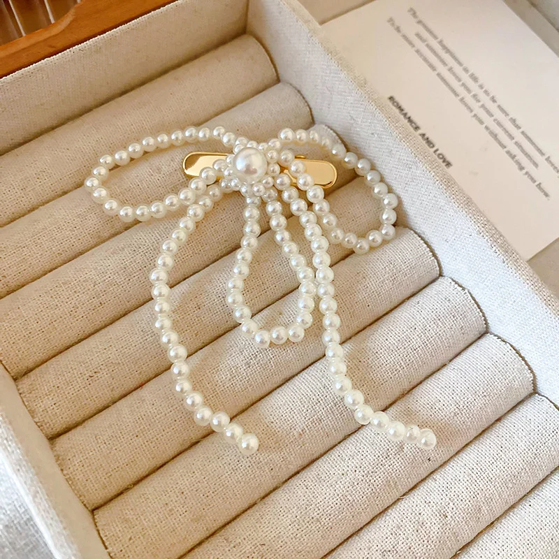 Заколка для волос с бантом из искусственного жемчуга и цветком текстура