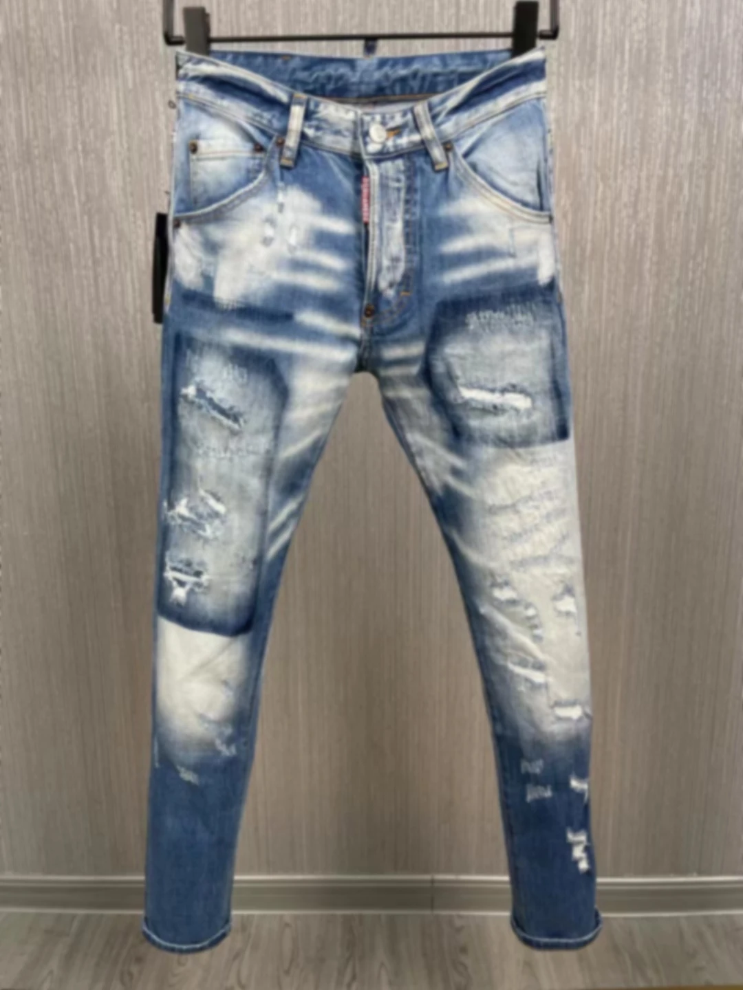 

2023 Spring/Summer New D2 Jeans Fashion Men's Washed and Worn Hole Patches with Paint Slightly Elastic Small Feet Light Blue Jea