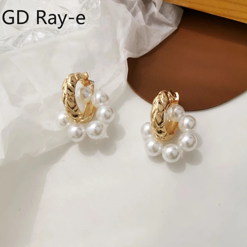 

2 Peices Vintage C-shaped Women Earrings Hoop Pearl Temperament Fashion Drop Earrings Set Delicatefor Girls 1388