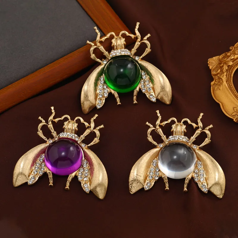 

Creative Matte Gold Color Moth Brooch Women Fashion Simple Exaggerated Crystal Insect Pins Suit Coat Pin Clothing Badges