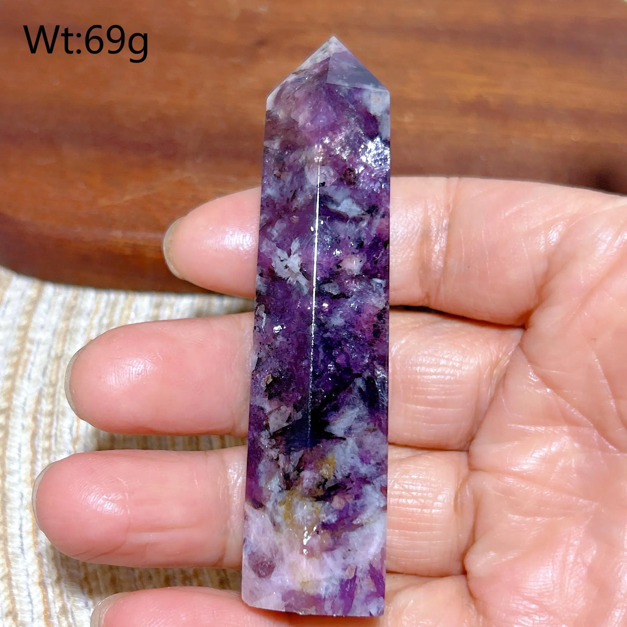 

Фиолетовые лепидолитовые кристаллы Natura в форме башни