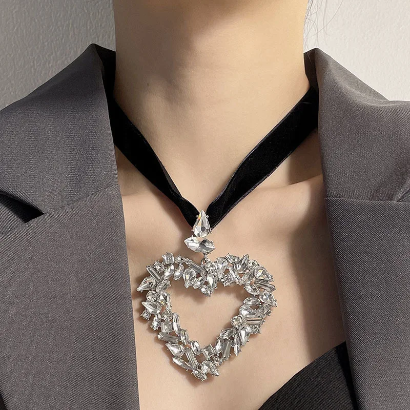MWsonya New Korean Fashion Crystal Love Necklace for Women Luxurious Love Heart Pendant Brincos Jewelry Gift Choker for Women