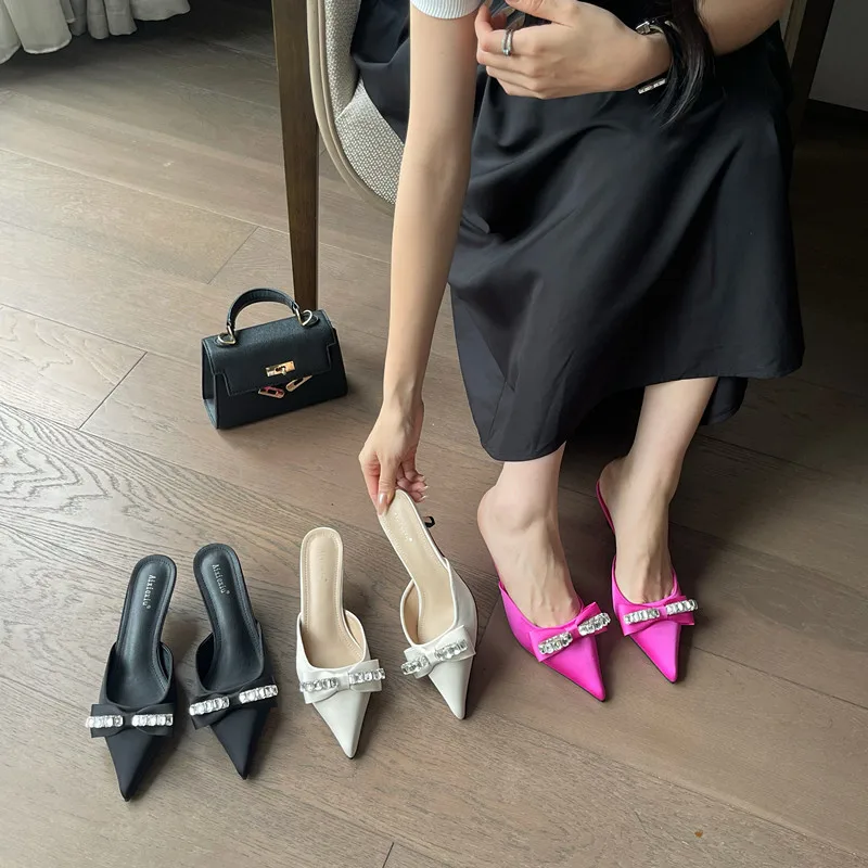 

Женские туфли с бантом-бабочкой, блестящие шлепанцы с закрытым носком, повседневные туфли на тонком низком каблуке, 2023 железная Роскошная модная базовая обувь