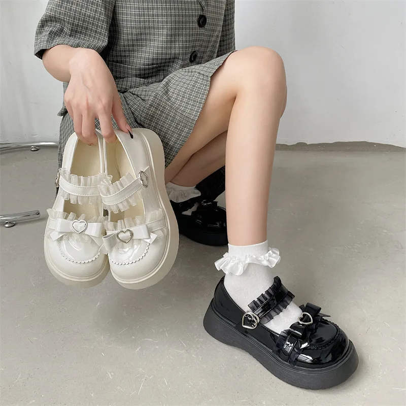 

Женские туфли мэри джейн на массивной платформе, туфли-лодочки из лакированной кожи с кружевом и ремешком на щиколотке, женские осенние белые туфли в стиле "Лолита", 2023