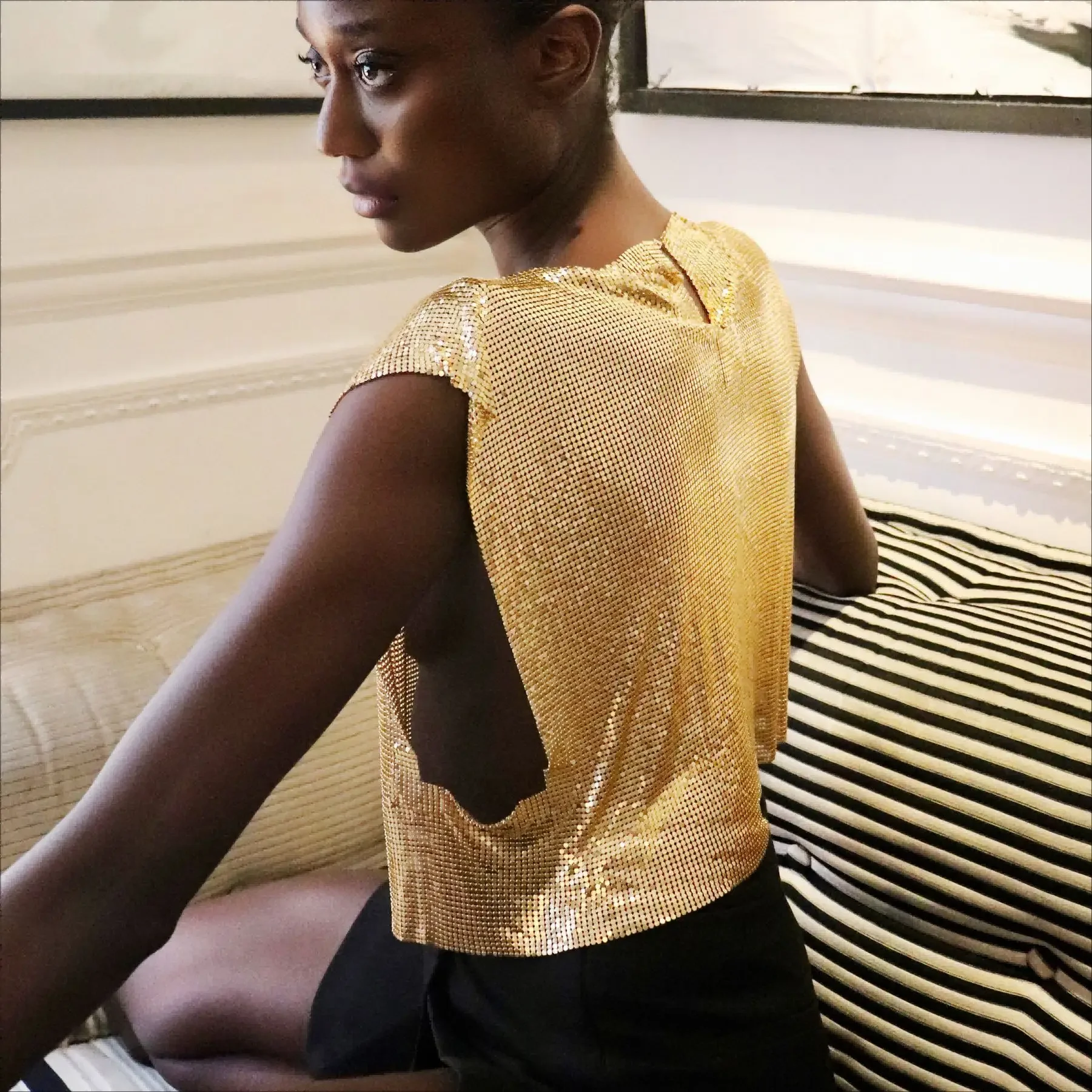 Женская модная блестящая металлическая футболка весна-лето 2023 жилет в стиле панк