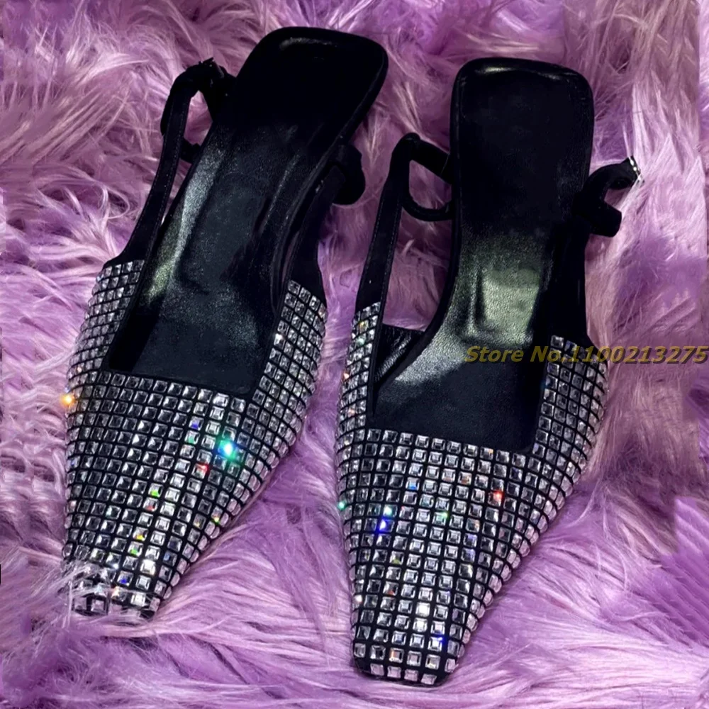 Женские туфли на каблуке средней высоты с кристаллами |