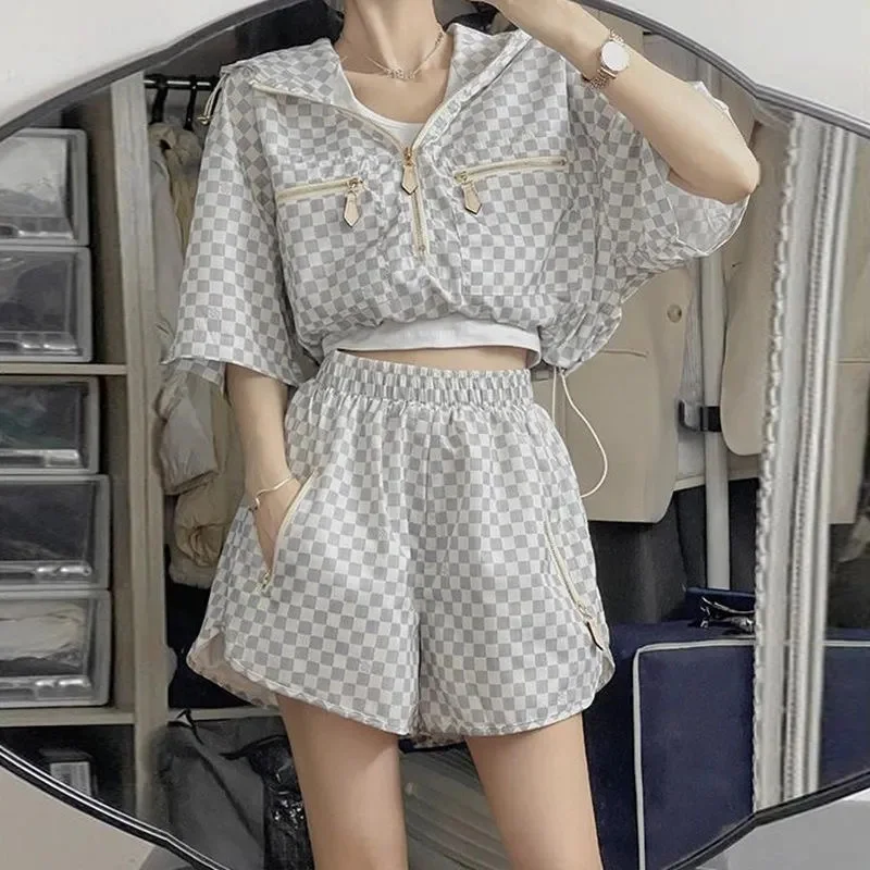

Женский клетчатый комплект из 2 предметов, блузка на молнии с коротким рукавом и шорты, уличная одежда, лето 2023
