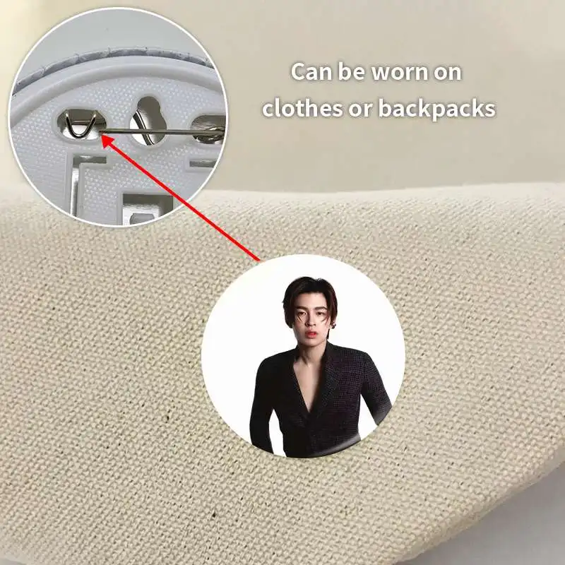 Двойная брошь-значок со звездами якорем периферийными элементами 58 мм