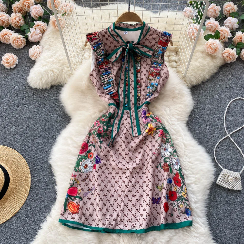 

Женское плиссированное платье-пуловер с рукавами-оборками и бантом на воротнике