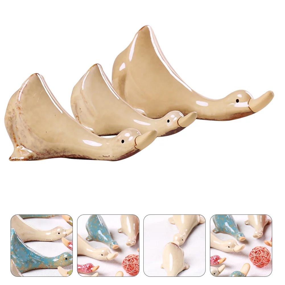 

3pcs Micro Landscape Creative Lifelike Duck Craft Ceramic Crafts Duck Ornament for Pool Lawn