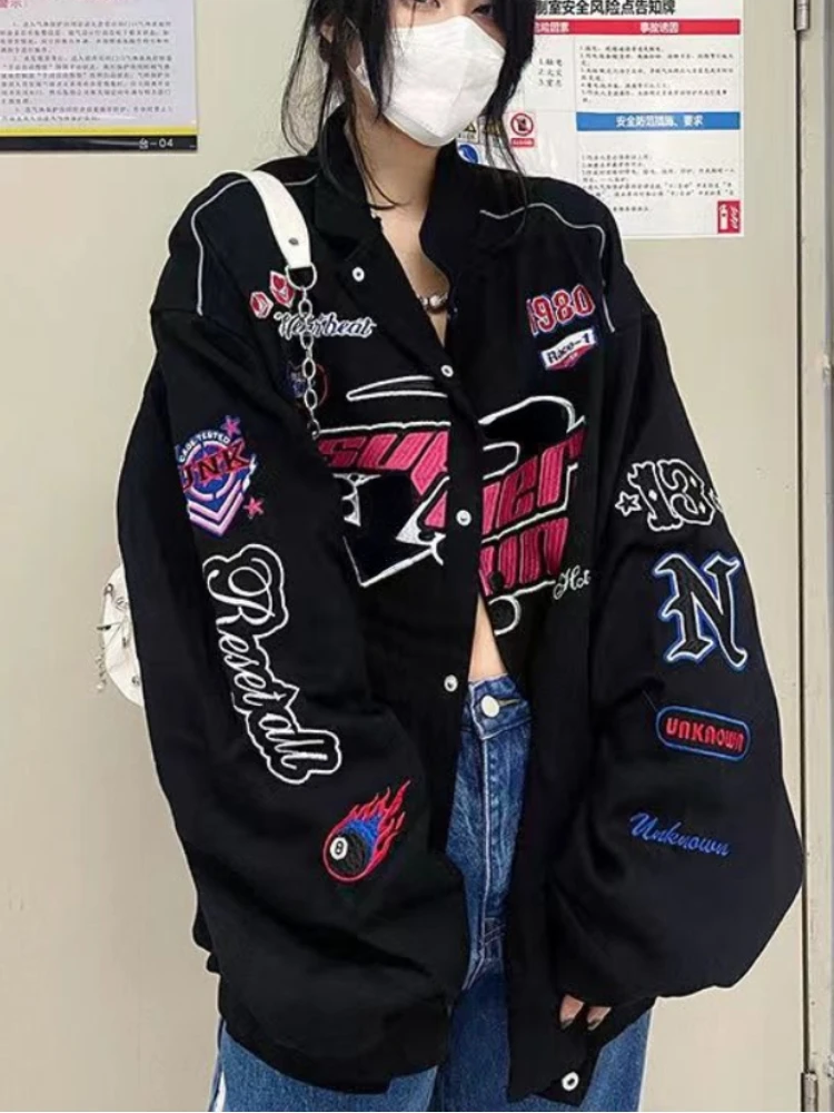 Женская куртка-бомбер на молнии с буквенным принтом |