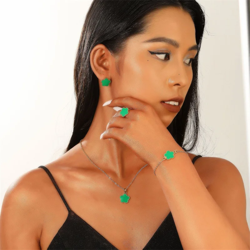 Женский комплект из колье и серёжек с 5 лепестками цветка