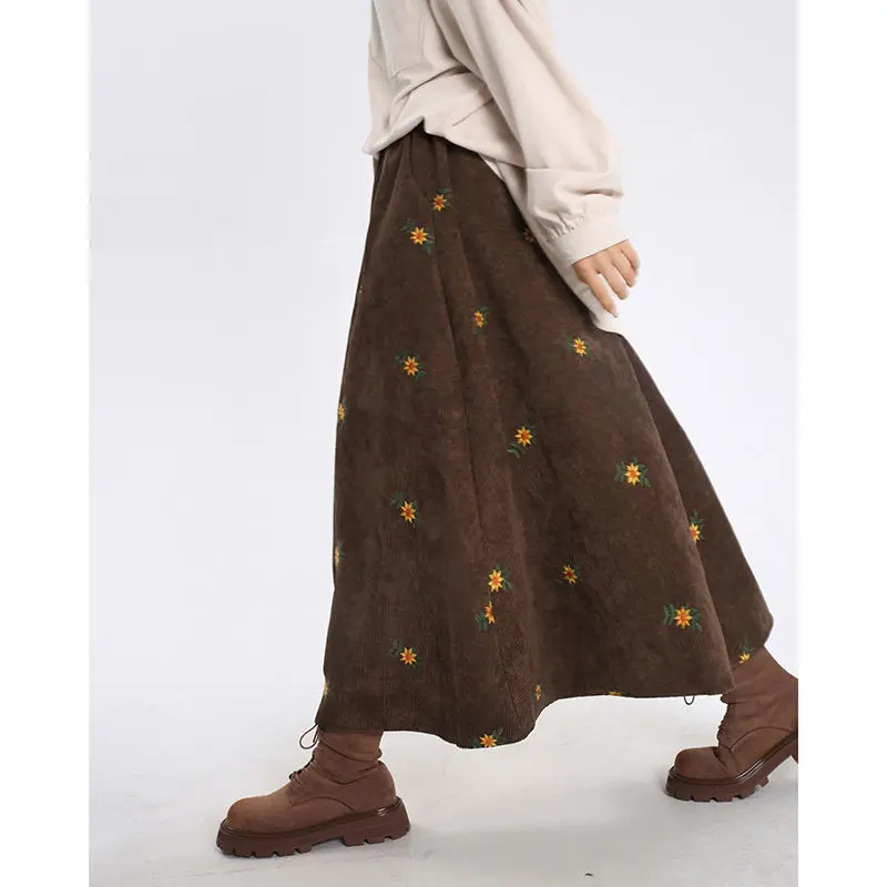 

2023 New Arrival Spring Women Loose Casual Floral Embroidery A-line Mid-calf Skirt All-matched High Waist Corduroy Skirts P612