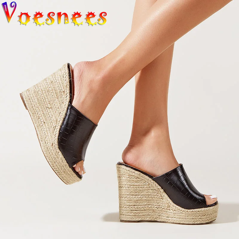 

Женские шлепанцы из искусственной кожи, элегантные летние сандалии на танкетке, повседневная обувь с тиснением под крокодила, туфли-лодочк...