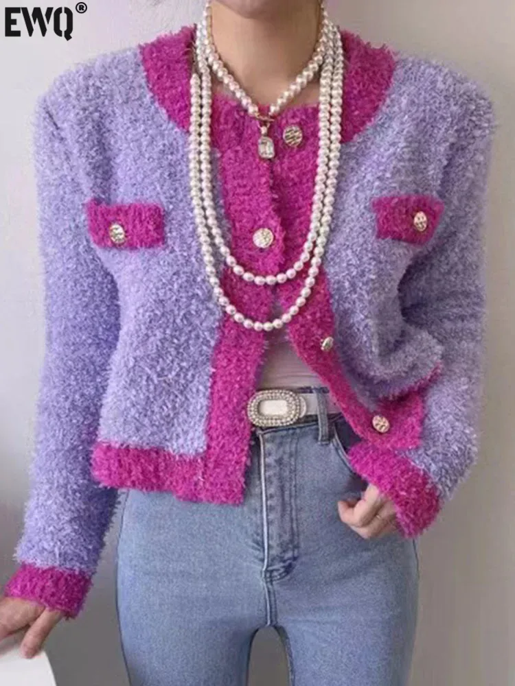 

Женский однобортный свитер с карманами [EWQ], Короткий трикотажный свитер контрастных цветов с круглым вырезом, с карманами, модель 16U6489 на осень-зиму 2023