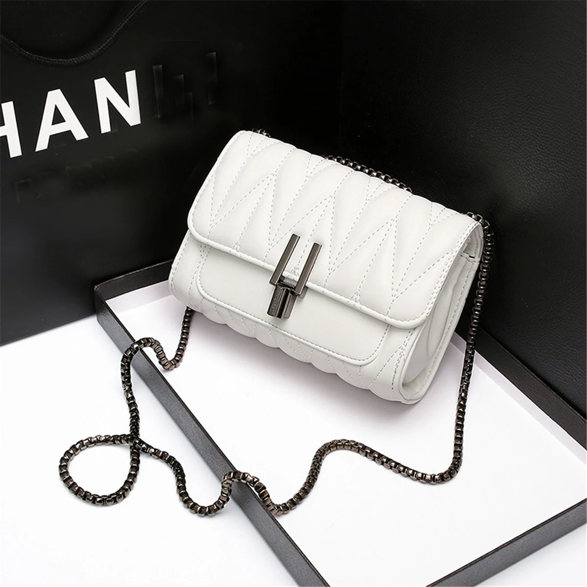 

Joker chain bag Lingge small fragrance shoulder messenger bag