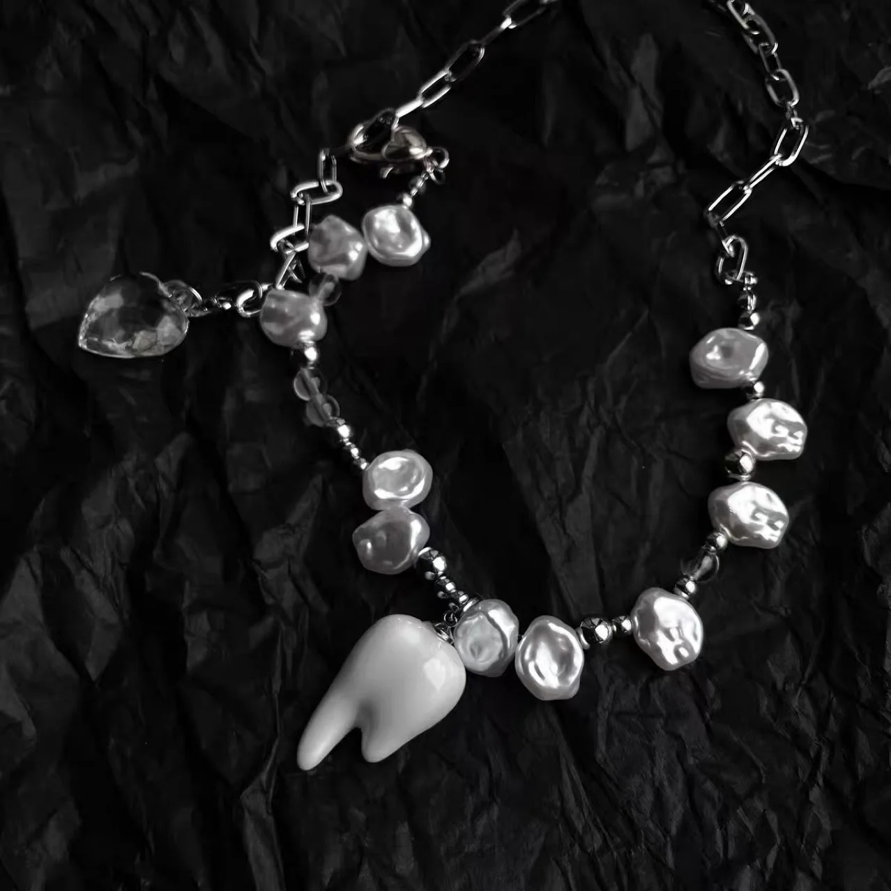 

Niche design creative Necklace lovely teeth shaped beads pearl beads stitched clavicle chain Y2K