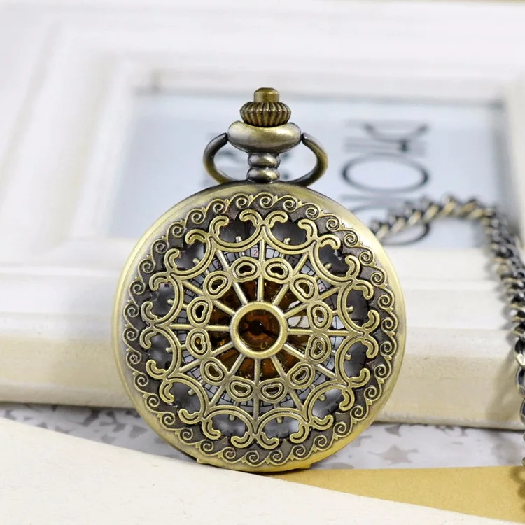 Luxury Mechanical Vintage Black Hollow Flower Pocket Watch for Men Women Man Skeleton Roman Numeral Dial Fob Chain Pendant Clock