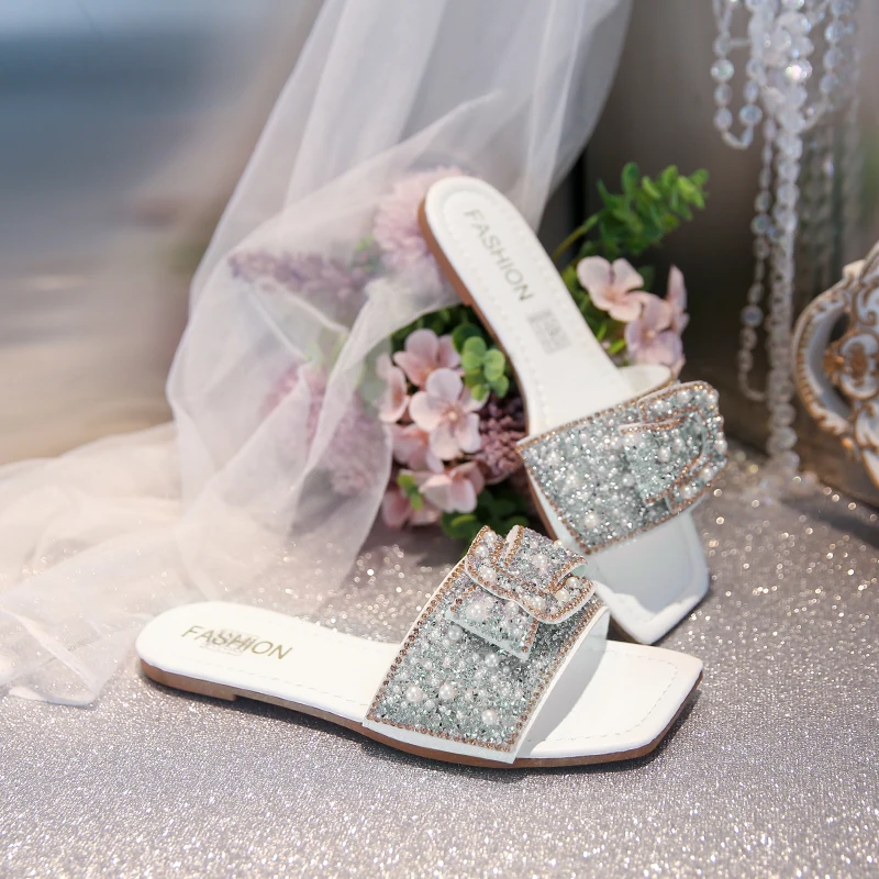 

2023 New Flat Heel Fashion Women's Rhinestone Slippers Ladies Comfortable Summer Open-toed Shoes Light Casual Shiny Girls Shoes